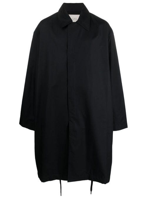 Knee-length concealed-fastening coat