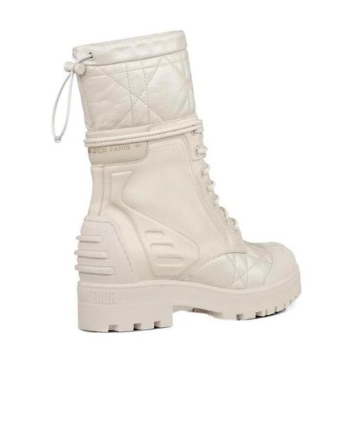 Logo boots