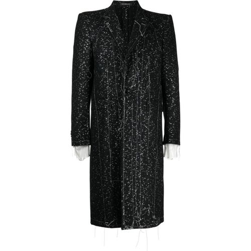 Exposed-seam single-breasted coat