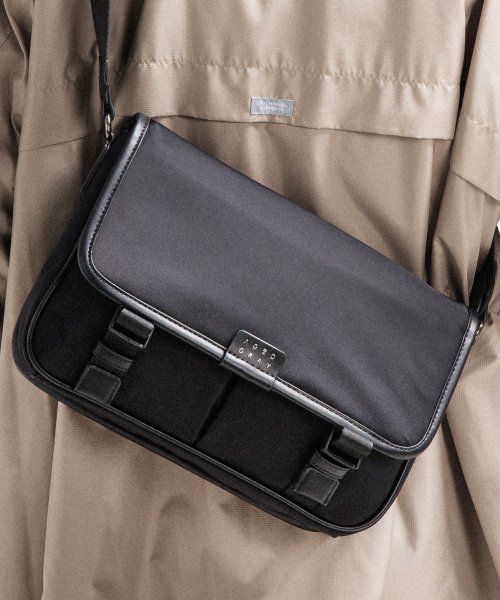 Nylon mini messenger