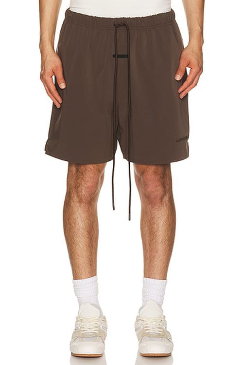 Fear of God ESSENTIALS Active Trace Classic Short in Brown - Brown. XL/1X also in XS, S, M, L, XXL/2X