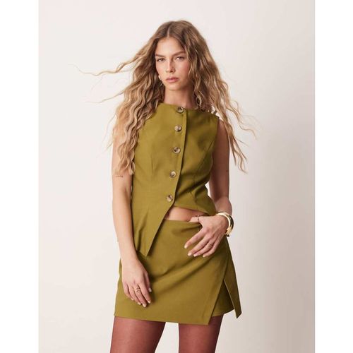 ASOS DESIGN Womens tailored slash neck waistcoat in olive - Brown
