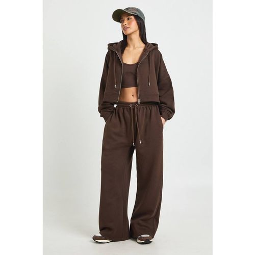 Boohoo Women's Petite Seam Detail Crop Top 3 Piece Hooded Tracksuit in Chocolate | : Sma