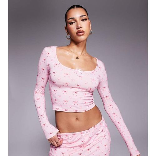 Kaiia Womens exclusive cropped scoop neck bow detail pyjama top co-ord in pink bow print