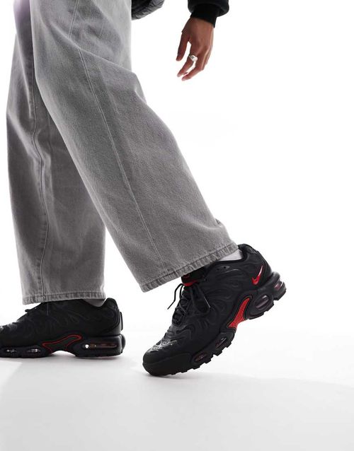 Air Max Plus Drift sneakers in black and red