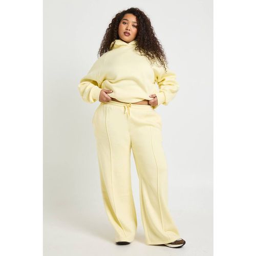 Boohoo Women's Plus Core Basic Raglan Seam Oversized Hoodie in Butter