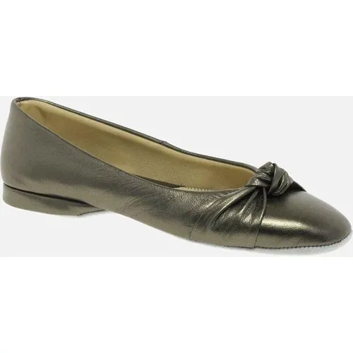 Relax Slippers Women's Knot Leather Slipper - Silver
