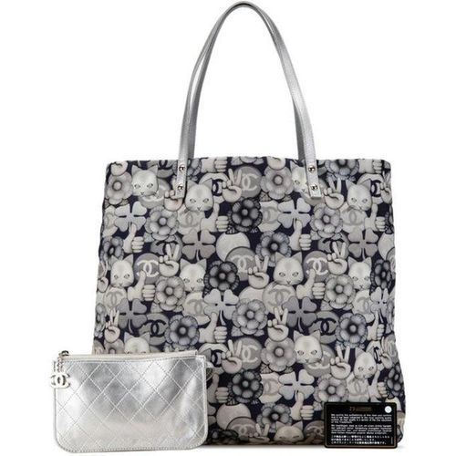 Vintage Chanel Womens Pre-owned Stylish Tote Bag with Unique Pattern and Included Pouch - Everyday Fashion Accessory - Silver - One
