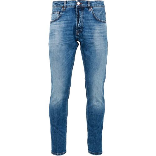 Donnez le denim léger en jean plus complet