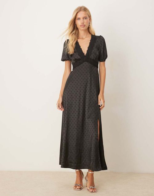 Polka dot short sleeve v neck midaxi dress in black