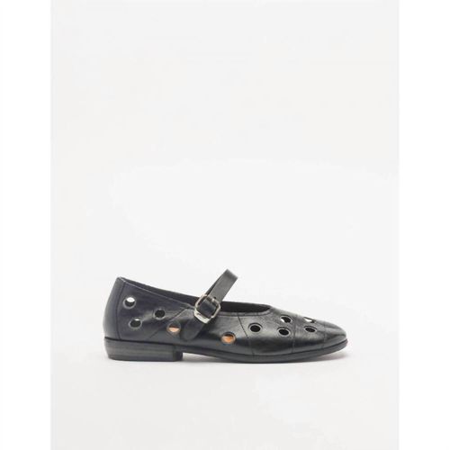 Women's Zion Flats In Black
