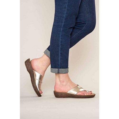 Moshulu Women's 'Seville Metallic' Toe-Loop Comfort Sandals in Metallic Gold