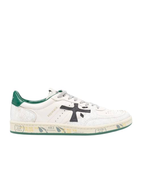 Lace-up low-cut skate shoes