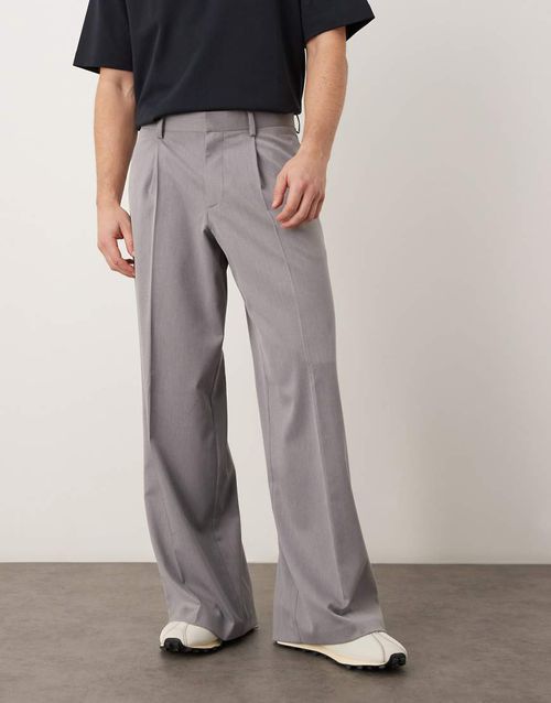 Smart loose leg trousers in grey with front pleat