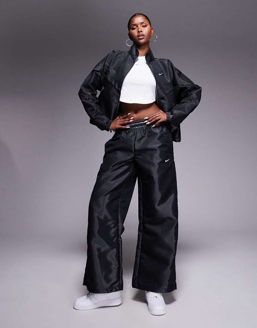 Windrunner Liquid Shine track pant in black