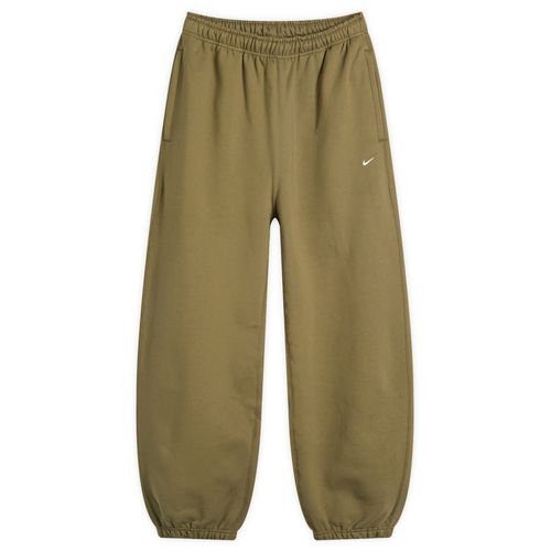 Men's Solo Swoosh Cuff Pant in Medium Olive/Medium Olive/White