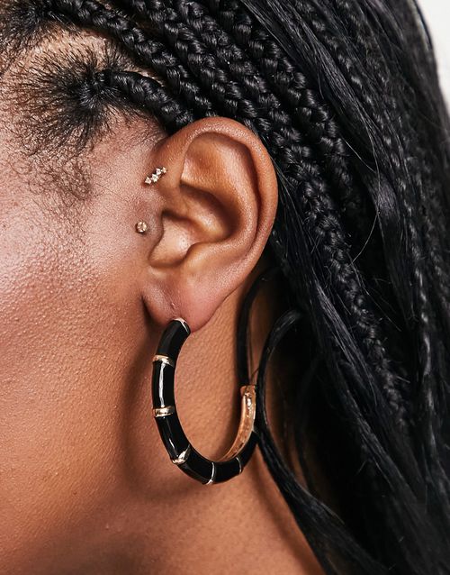 Enamel bamboo hoop earrings in gold and black-Multi