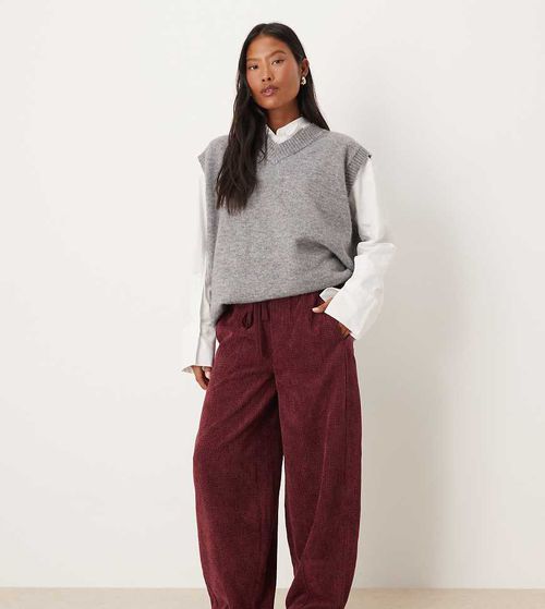 Petite cord barrel leg pull on trousers in burgundy-Red