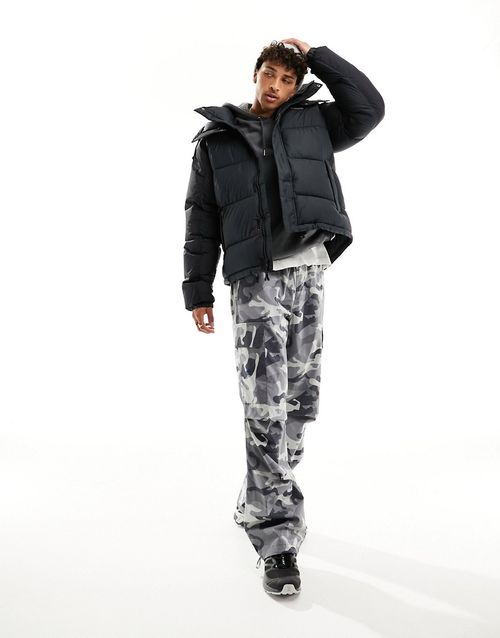 Snowqualmie removable hood puffer jacket in black