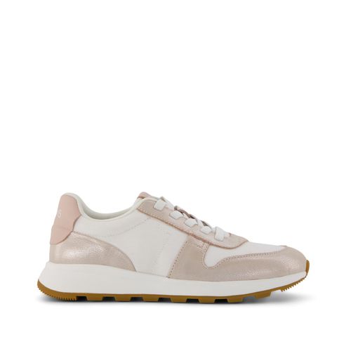Women's Womens TRVL LITE Retro Runner Sneaker Water Repellent Champagne Shimmer
