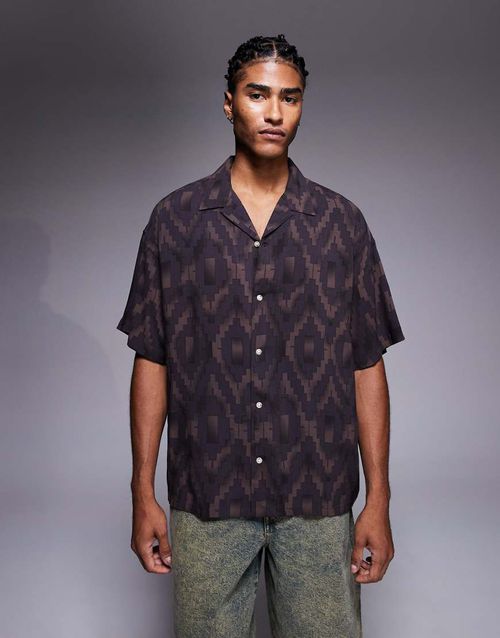 Oversized shirt in geometric print in brown