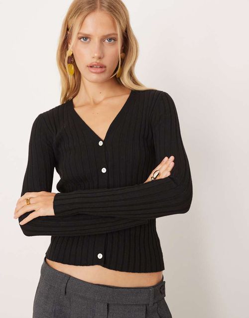 Ribbed v neck cardigan in black