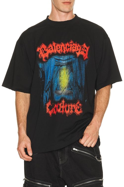 Balenciaga Medium Fit T-Shirt in Black - Black. L also in