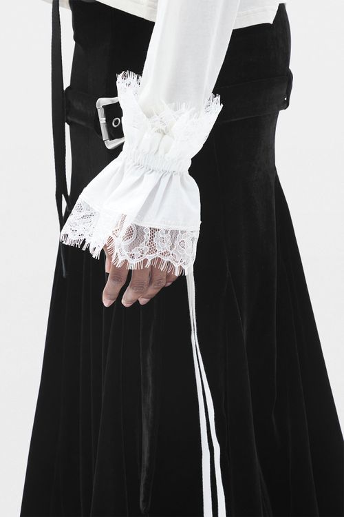 Birte Cuffs With Lace Ruffles