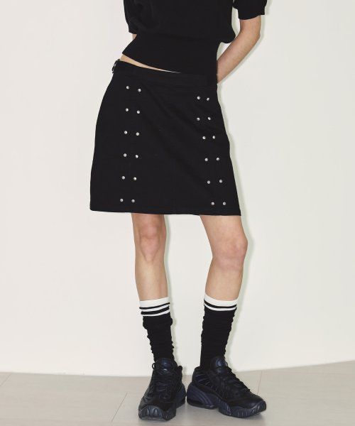 STUD LINED UP SKIRT BLACK