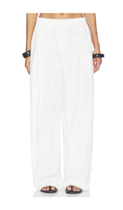 St. Agni Relaxed Pleat Pants in White. - S also in XS, M
