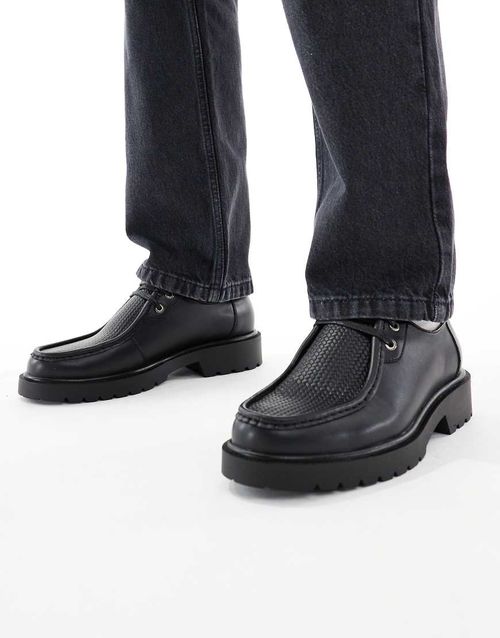 Lace up apron shoes in black texture