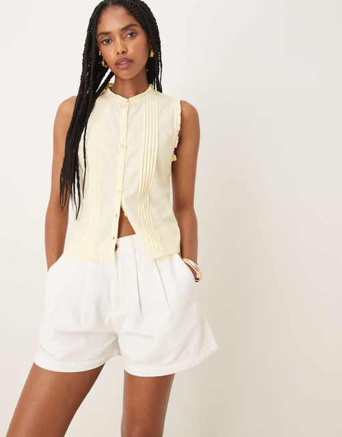 Ava tailored shorts in white