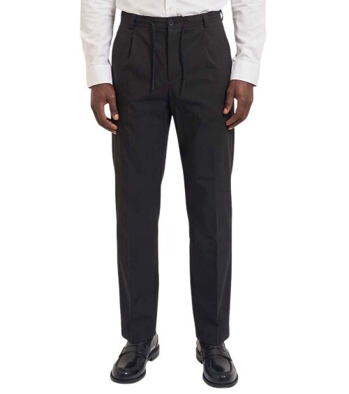 Black Relaxed Pleated Pants