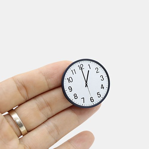 TEMU 1 Reloj de pared mini vintage, de reloj decorativo de plástico, no requiere energía, ideal para decoración DIY de de muñecas, accesorios para