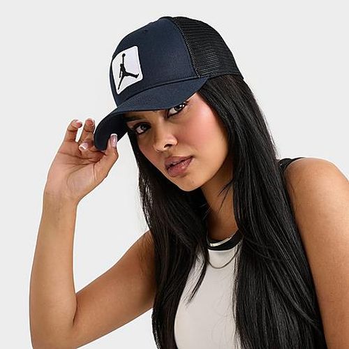 Rise Trucker Hat in Black/White