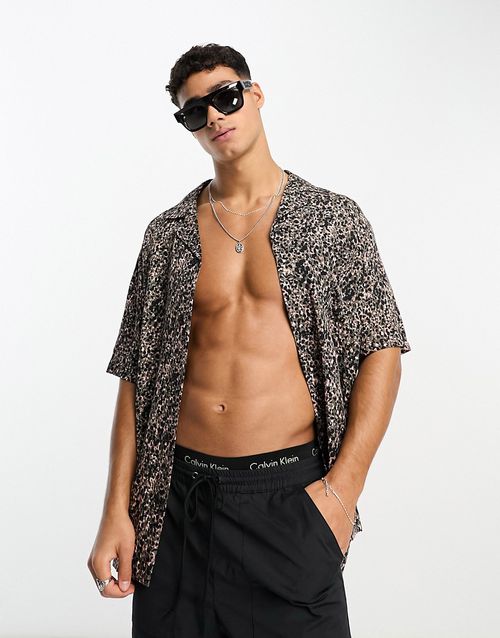 Short sleeve printed shirt in dark green