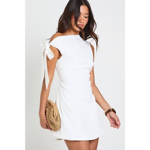Boohoo Women's Tailored Asymmetric Tie Shoulder Skater Dress in Ivory