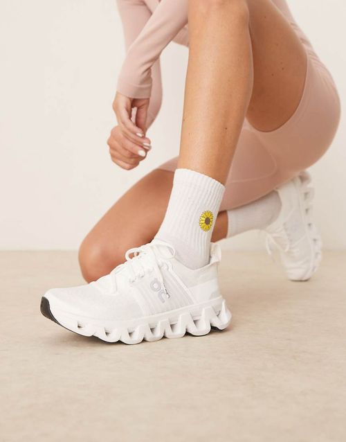 ON Cloudswift 4 running trainers in white