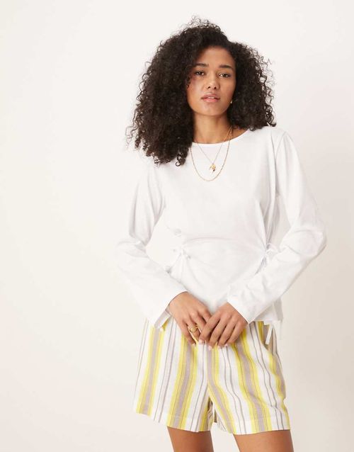 Cinched tie side long sleeve top in white