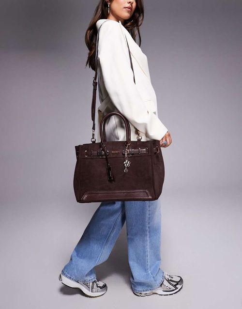Lock front tote bag in brown