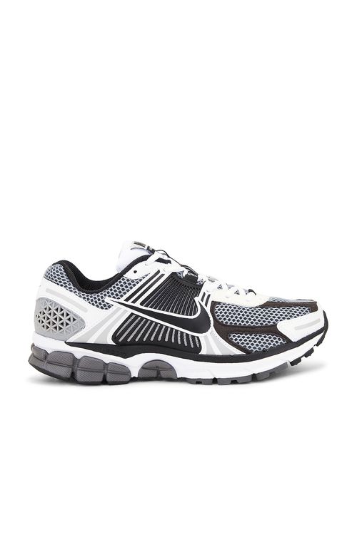 Nike Nike Zoom Vomero Sp in Dark Grey, Black-White-Sail in Grey