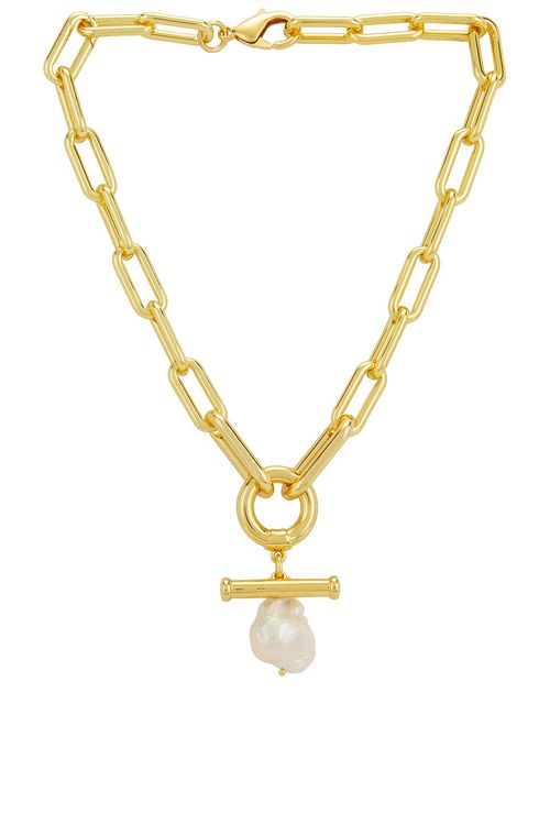 Timeless Pearly Pearl Pendant Chain Necklace in Gold - Metallic Gold.  a
