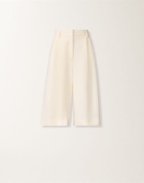 Fluid linen and viscose Bermuda shorts, in a butter hue
