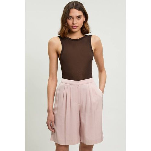 Karen Millen Women's Polished Linen Blend Tailored Knee Short in Pale Pink