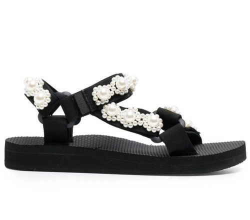 Women's Trekky Pearls Sandal In Black