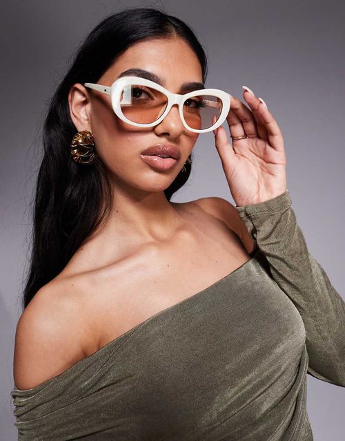 Kaiia chunky oval frame sunglasses in off white
