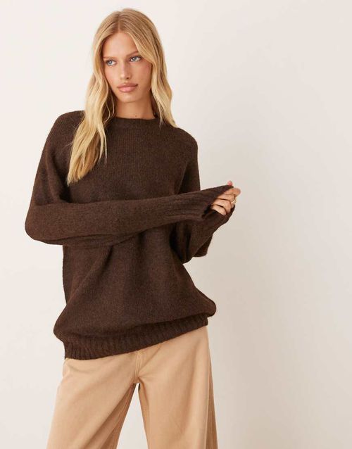 Oversized crew neck cocoon fluffy sweater in chocolate-Brown