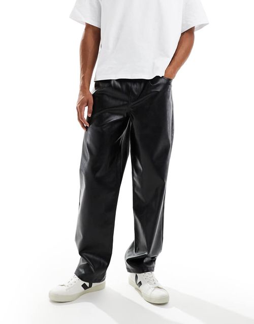 Baggy pants in black faux leather