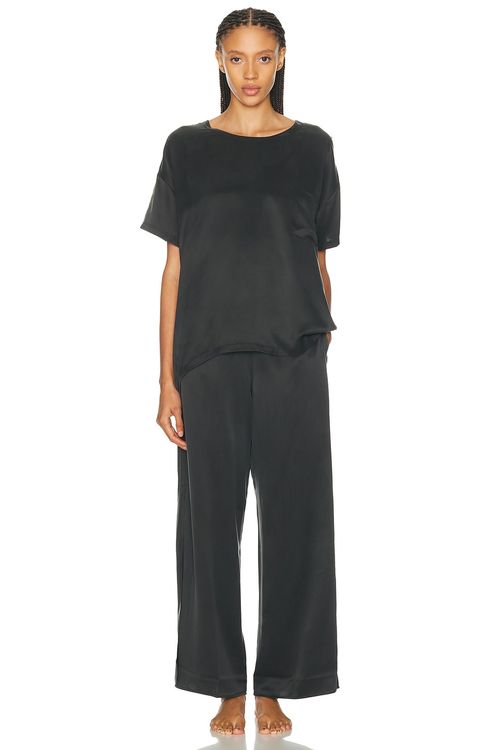 LUNYA Washable Silk Tee Pant Pajama Set in Immersed Black - Black. M also in L
