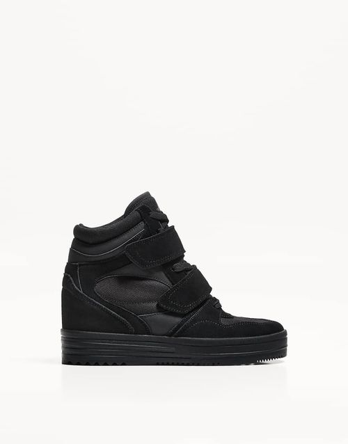 High top trainers with inner wedge in black